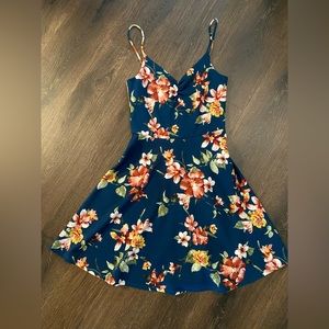 Dry Goods Soprano Dress! Floral/navy in size Medium.